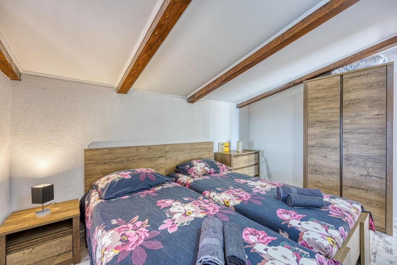 Old Town Apartments In Umag Exterior foto