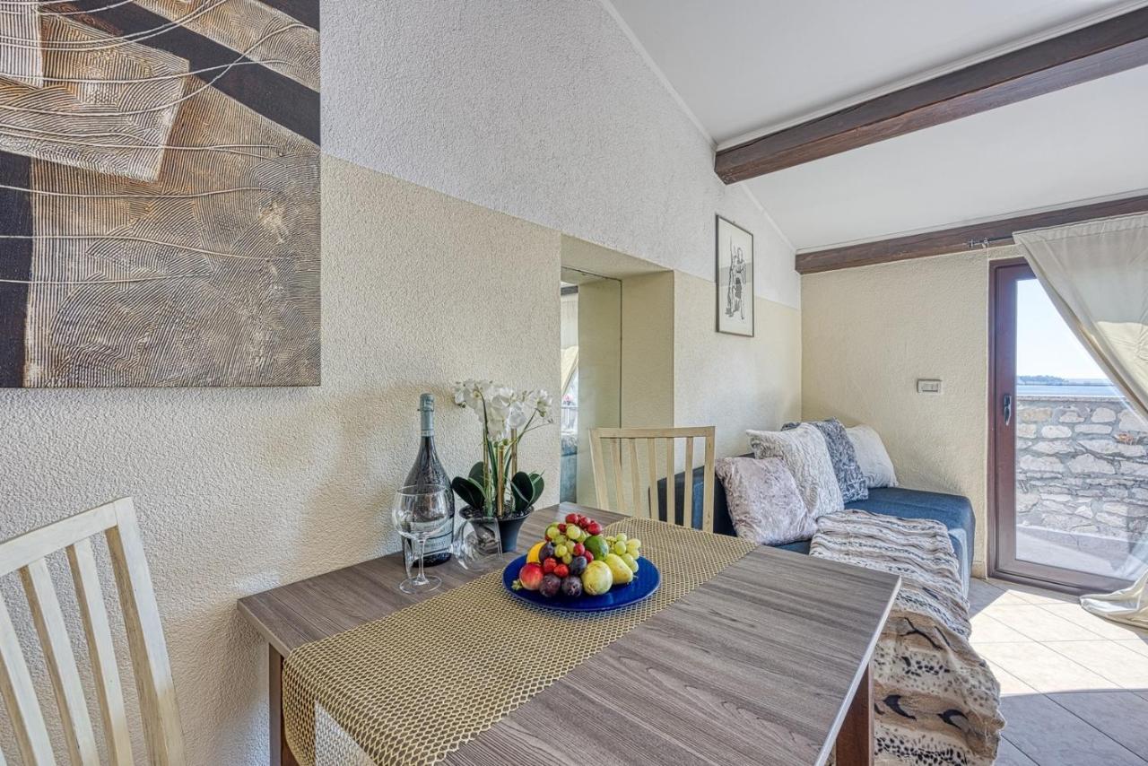 Old Town Apartments In Umag Exterior foto